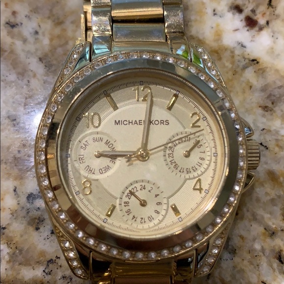 Michael Kors gold watch - Picture 3 of 8